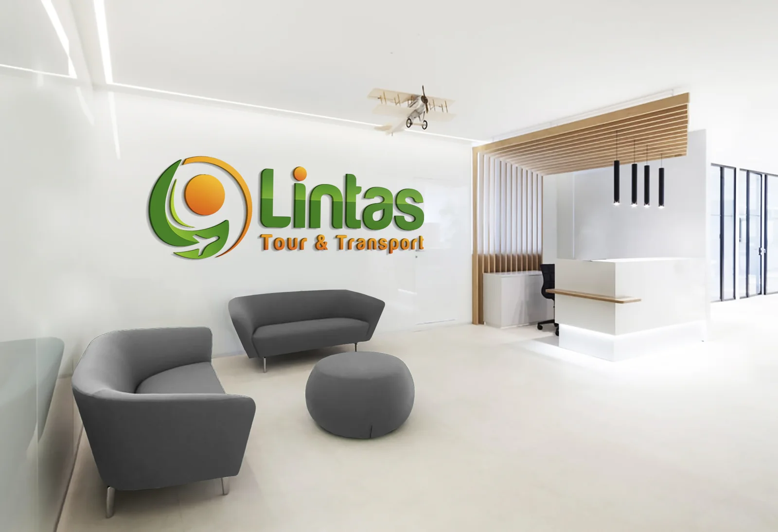Logo Lintas Tour di dinding kantor